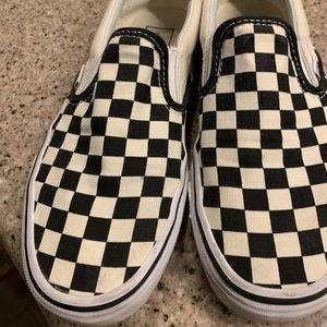 Pre owned women’s vans shoes.  They are in good condition. A lot of life left.